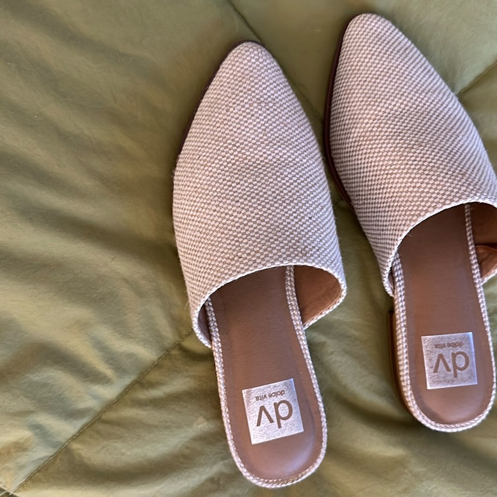 Cream colored mules.Size 7 1/2. In good condition.